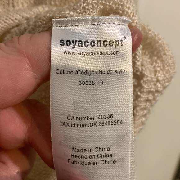 Woman’s Sweater - Picture 4 of 8